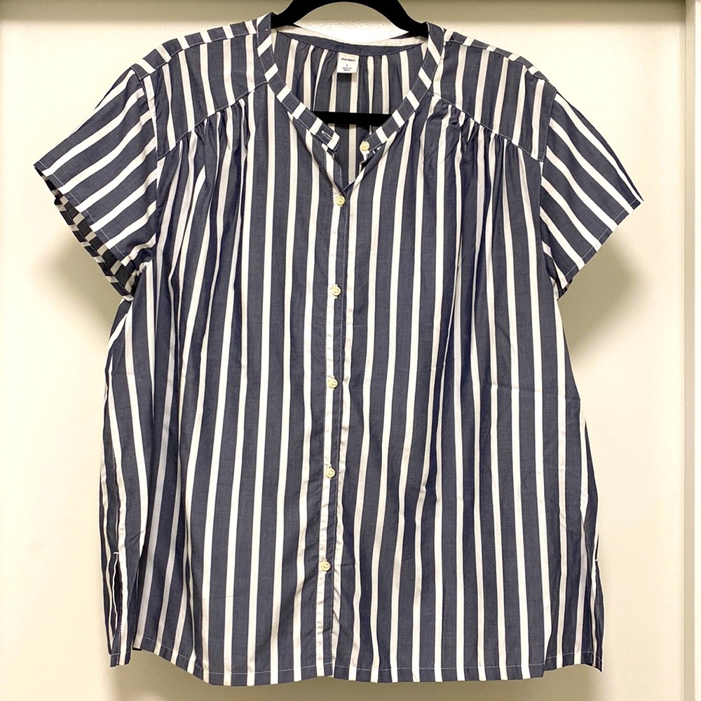 Worn once: chambray and white striped short sleeve button down. Great 4 spring!